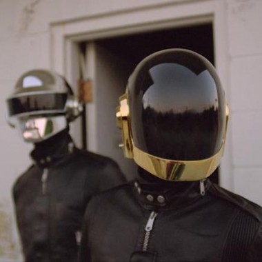 mes chanteurs préférés:daft punk,bob sinclar,david guetta,(des Djs en faite lol)
